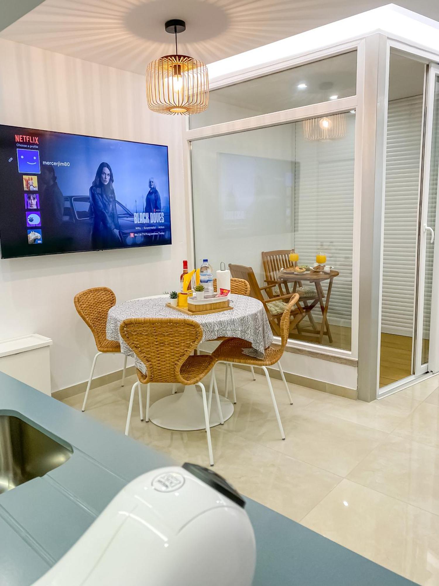 Luxury 2 Min Beach With Balcony, Ocean View, Wifi, Ac, Smarttv Portimão Exterior foto